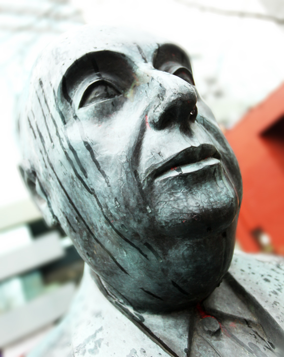 pablo neruda bust